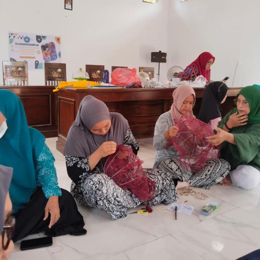 PKK Desa Palae Gelar Pelatihan Pembuatan Penutup Bosara